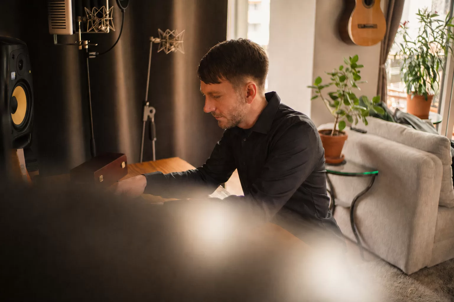 Fabian Günther an der Regie im Tonstudio Leipzig